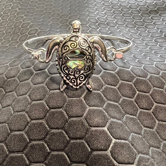 Turtle Bracelet with Green Abalone Stones 18K White Gold Plated - Picture 1 of 1